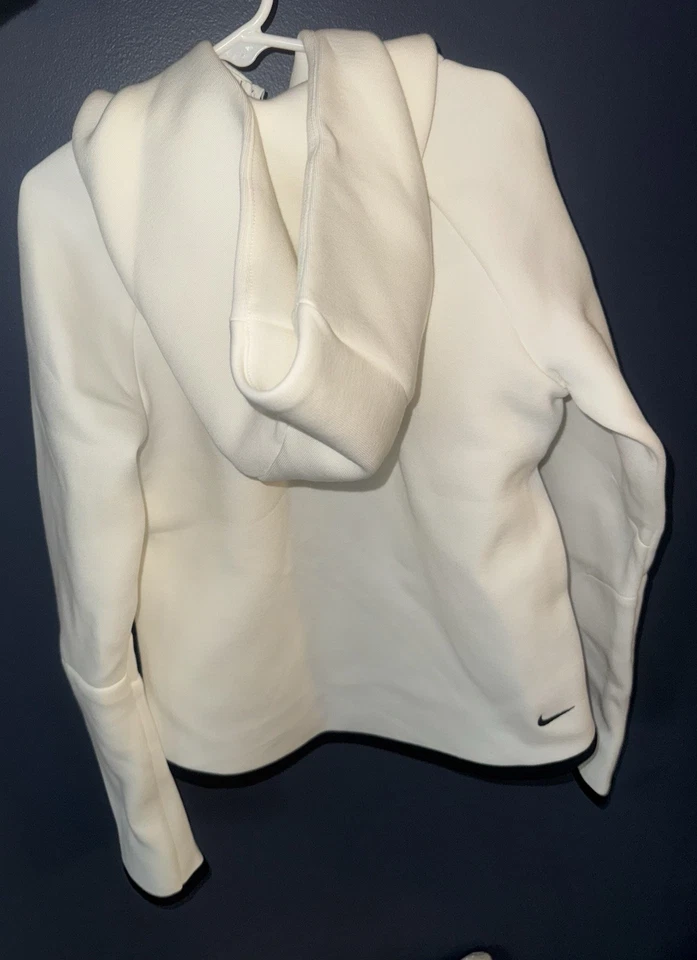 Moletom com capuz Nike Sportswear Tech Fleece branco/osso zíper completo infantil tamanho XS novo com etiquetas - Imagem 2 de 4