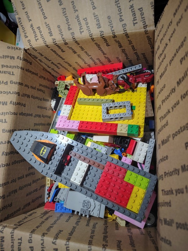 3 Pound Box Of Bulk Lego