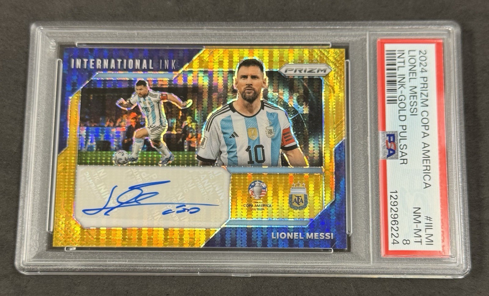 LIONEL MESSI 2024 Prizm Copa International Ink Auto Gold Pulsar 9/10 PSA 8 view 1