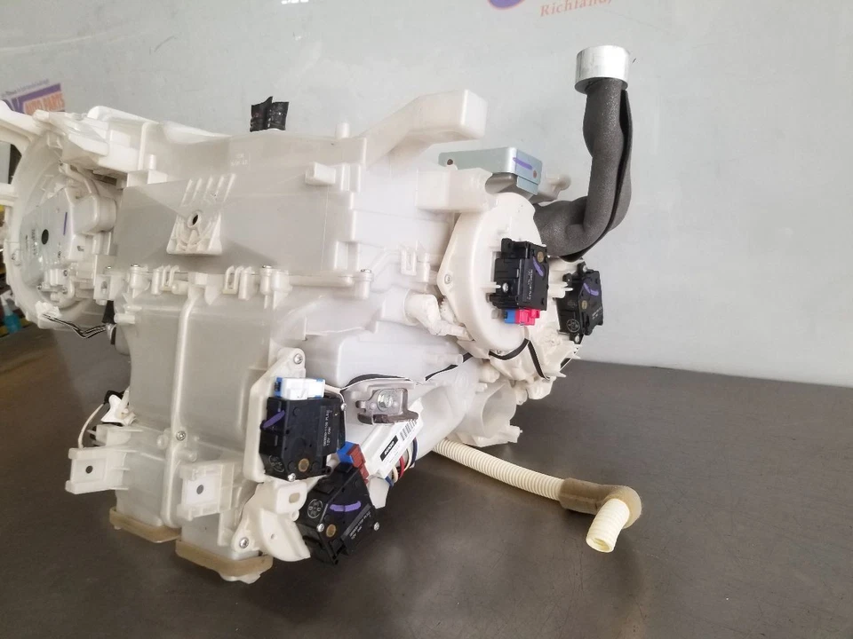 08 2008 LEXUS LX570 FRONT CABIN AC EVAPORATOR 8701060420  - Image 4 of 4