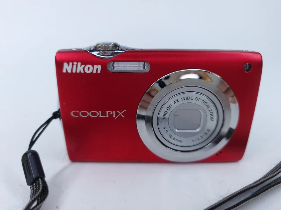 Nikon COOLPIX S3000 Red Digital Camera 12MP 4x Zoom Hardly Used First Owner - Bild 2 von 4