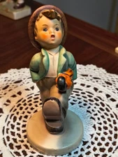 Rare M.I. Hummel Goebel Happy Traveler Figurine #109 5 inches Tall