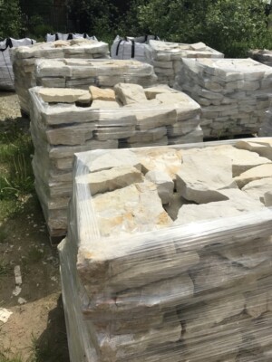 2 Paletten Mauersteine Trockenmauerstein Wasserbausteine Sandstein gelb weiss