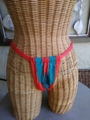 Ladies g-string with accents