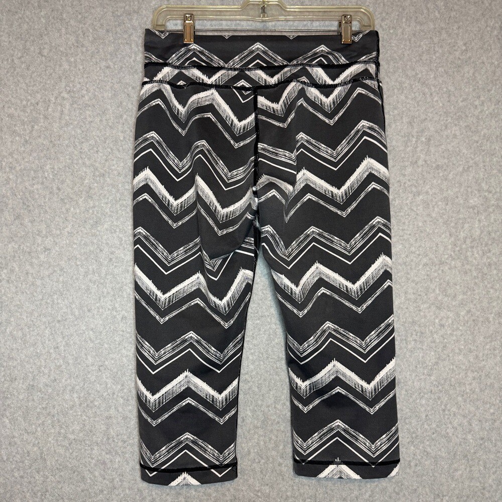 Be Inspired Chevron Patterned Grey and White Yoga… - image 2