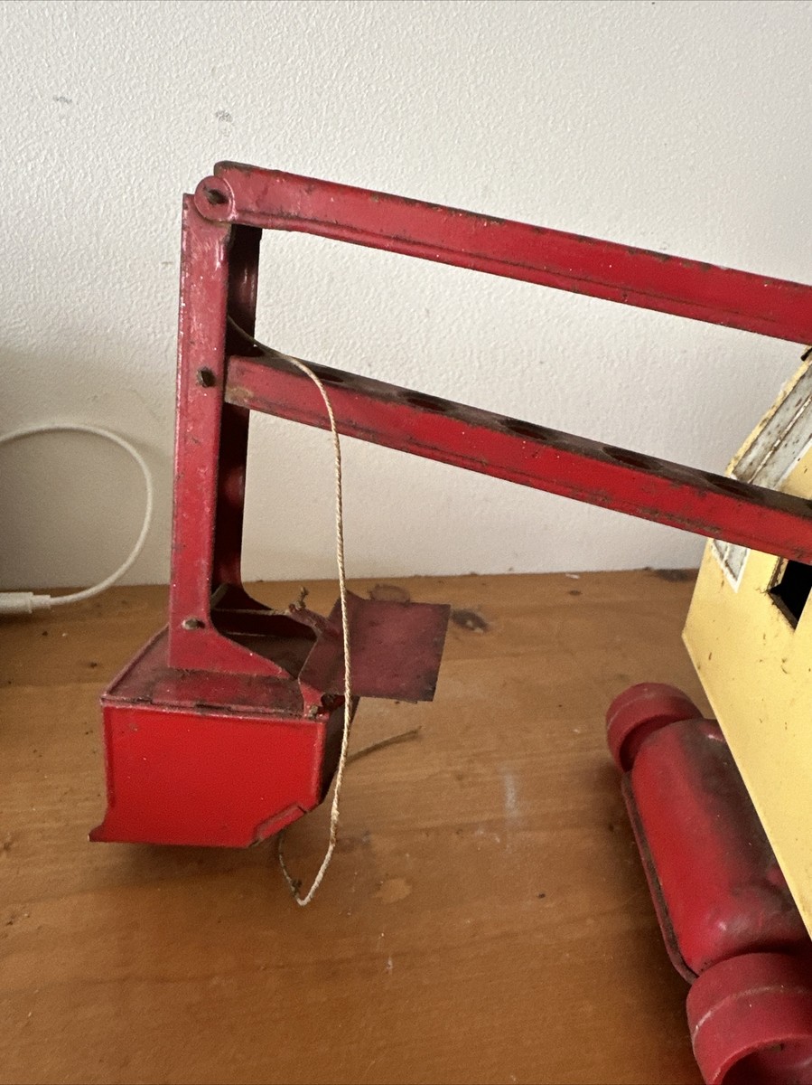 Ancien Jouet JOUSTRA Grue En Tôle – À Restaurer Ou Pour Pièces – Vintage