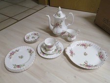 344*Royal Albert Bone China England "Moss Rose" Kaffeekanne Gedeck Platte Teller