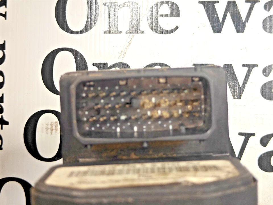 10361910 Buick  Lacrosse 2005-2009 ABS Antilock Brake Pump Control OEM 15H2 030 - Image 4 of 4