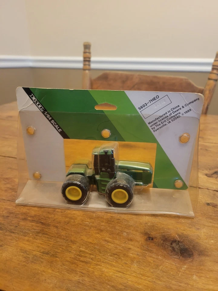 Ertl John Deere 4WD Tractor w Box, Vintage 1:64 Scale - Image 3 of 4