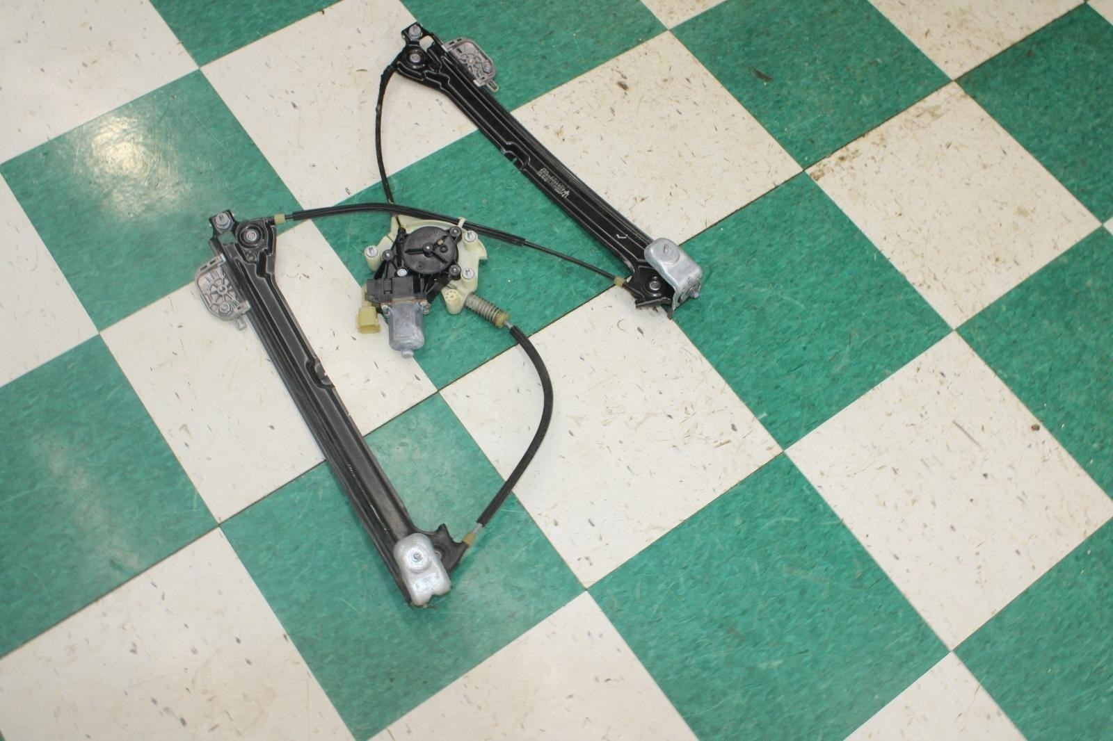 Maserati Ghibli 2014-2017 Front Right Window regulator