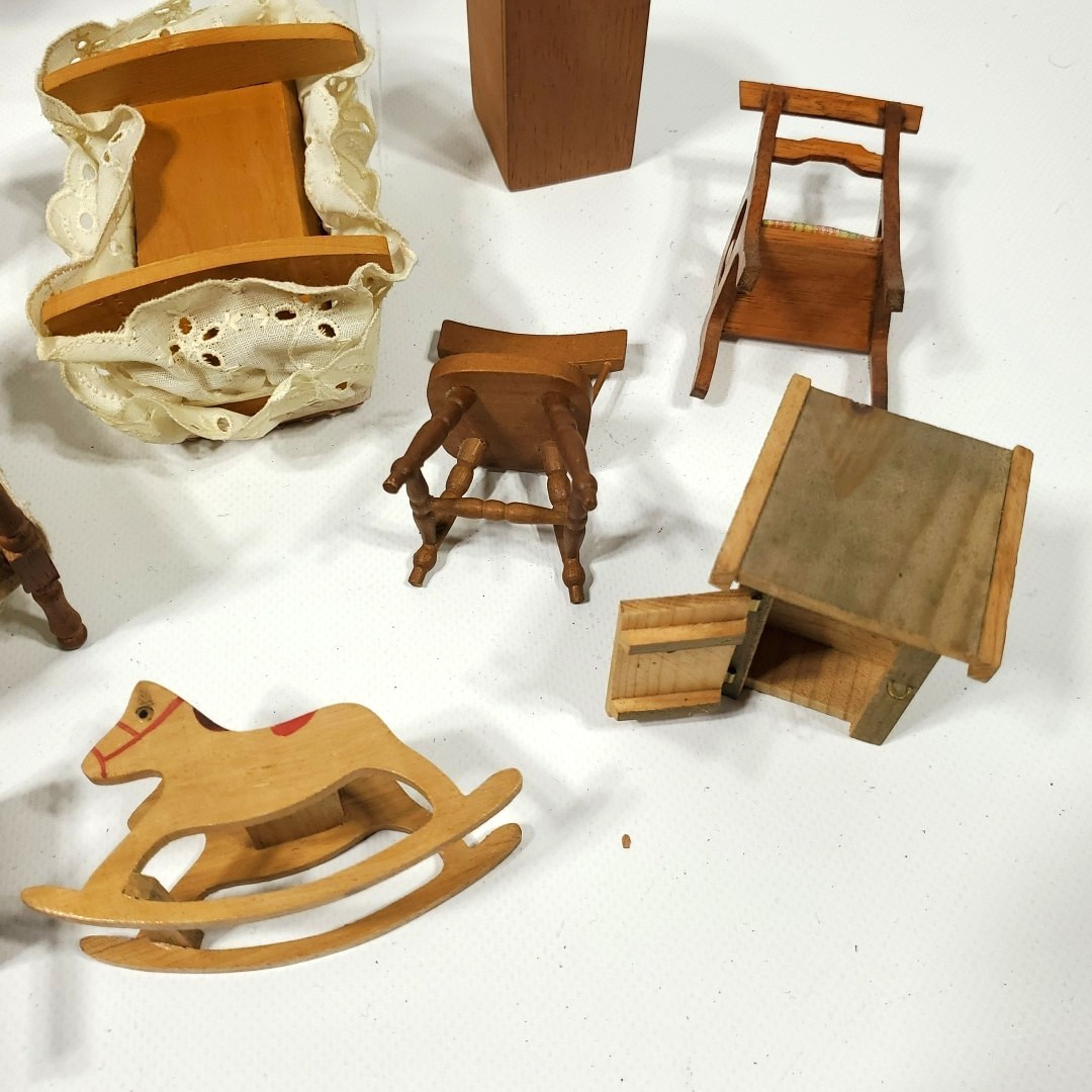 16pc Vintage Unbranded Mixed Dollhouse Wood Furniture Lot Miniature. None Broken