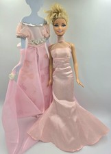 Set Barbie nel mondo Outfit Danimarca e Outfit elegante da ballo 
