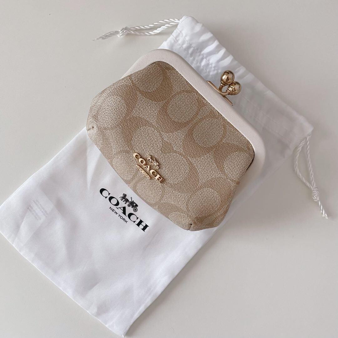 COACH Signature White Kiss Lock Coin Card Case Leather Gold Tone C4309 image 8