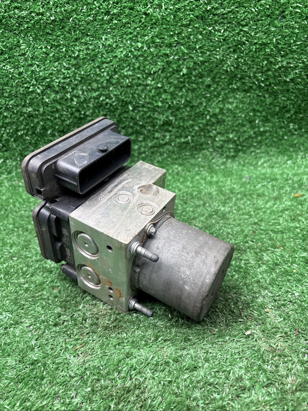 2014 -2017 Maserati Quattroporte ABS Anti Lock Break Pump Module 2265106455
