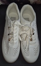 Dolce Vita QUANTUM CHARM White Lace Up Sneakers W/Gold Charms Size 9.5
