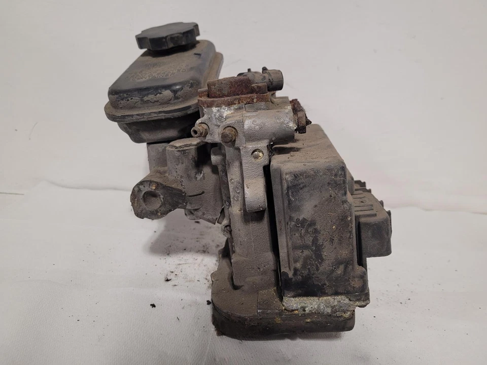 Conjunto de bomba y motor ABS usado se adapta a: montaje Oldsmobile Achieva 1993 grado A Foto 3 de 4