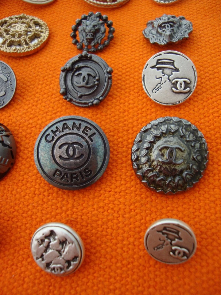 Chanel buttons selection, set of 20 pieces. - Image 3 of 4