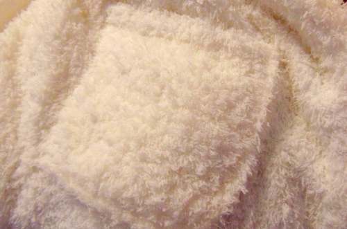 Ulta Beauty Women's Plush Robe ULTRA Soft Belted Bathrobe Ivory Faux Fur~S/M NEW - Picture 6 of 6