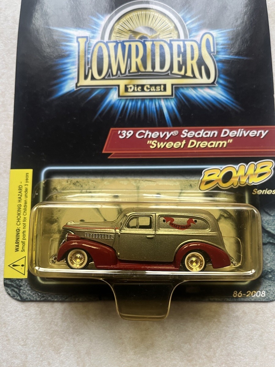 レベル　ローライダー　‘39 Chevy  Sedan Delivery Revell '39 Chevy Black Bomb Sedan Delivery Low Riders
