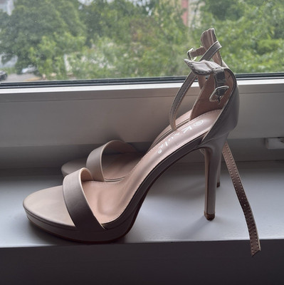 Kaya Damen Riemchen-Pumps Beige Leder EU 40 Stiletto sehr hoch Knöchelriemen