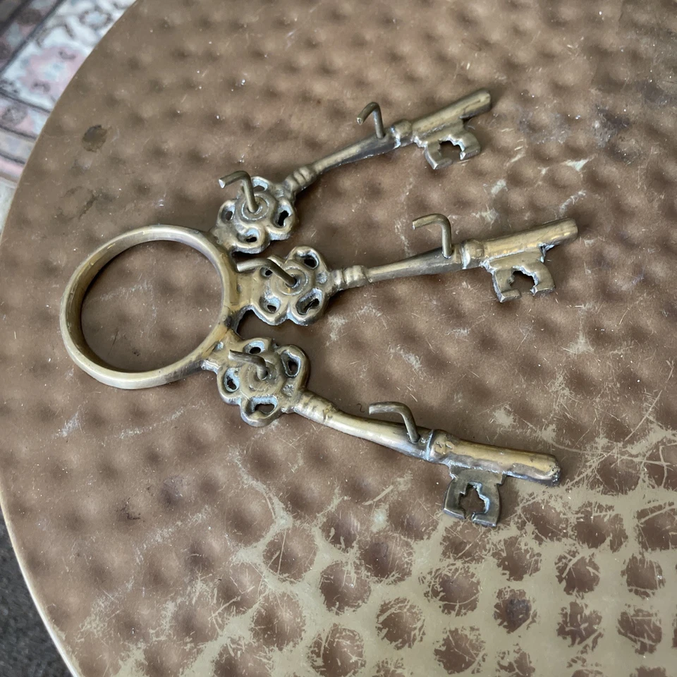 Vintage Brass Skeleton Key Holder, Key Hook Rack - Victorian Style - image 4 of 4