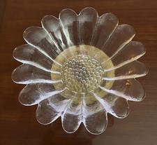 Fabulous Dartington Glass 'Daisy' Bowl - 6-inch (15cm) 