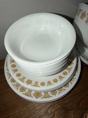 Vintage Schmetterling Gold Corelle Lot Teller Tassen Salz/Pfeffer Teller Schüsseln 58 Teile - Bild 3 von 19