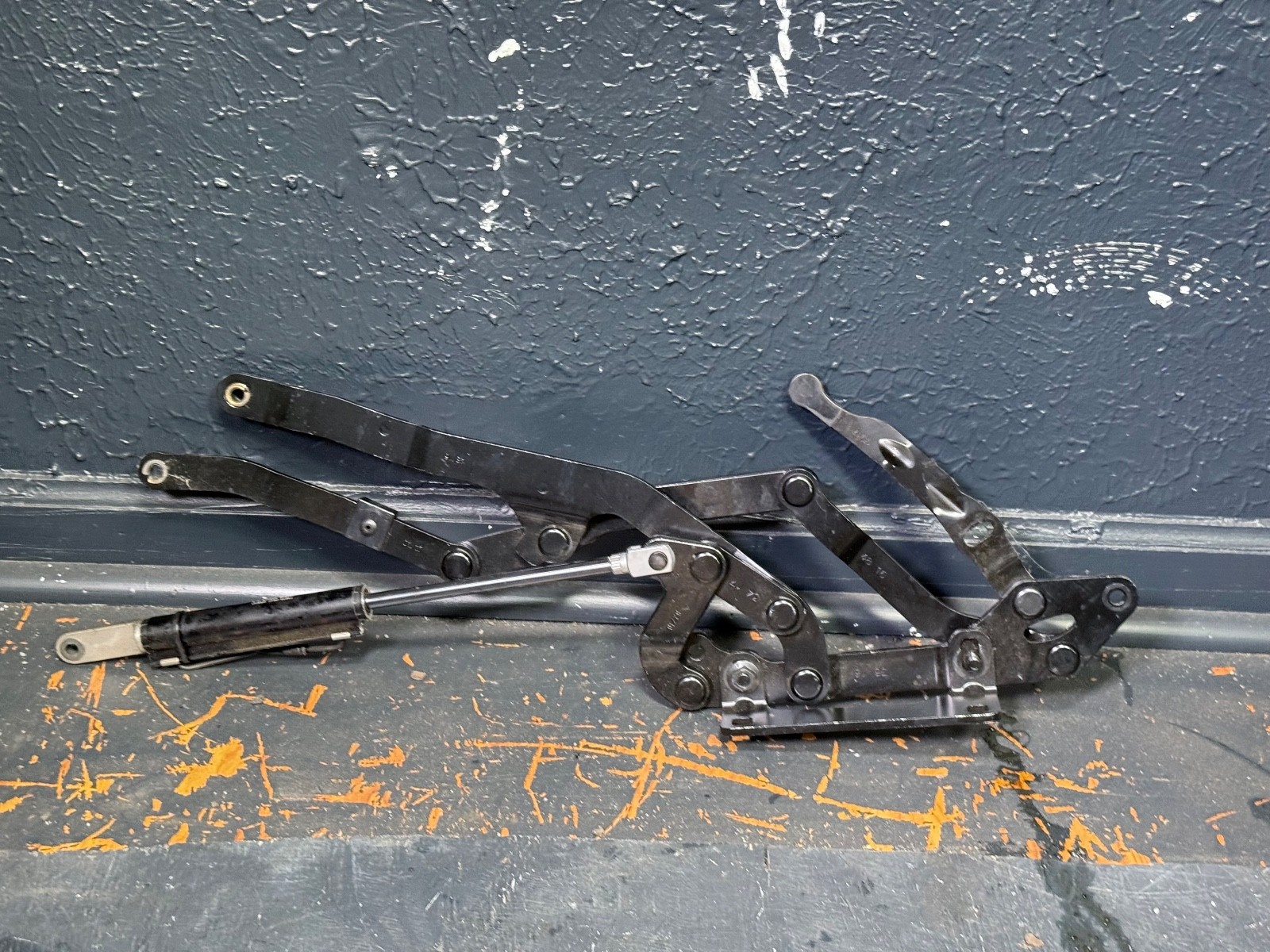 17-23 Audi R8 Spyder Left & Right Convertible Top Hinge 4S7825307A 4S7825308A