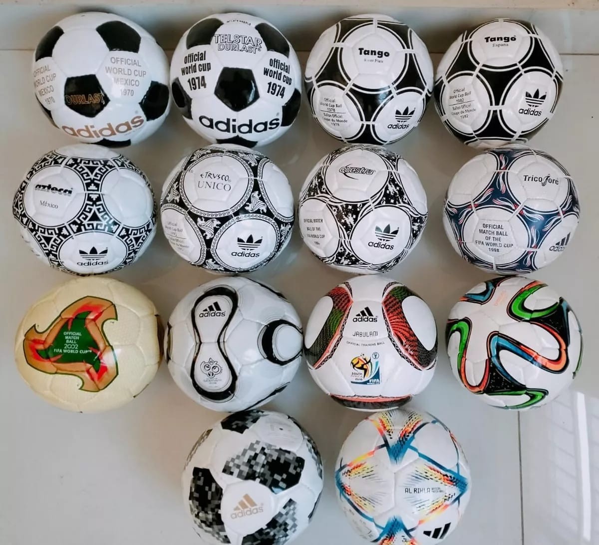 中古 BOLA - Fyuti 2LP Adidas Historical Mini Soccer Balls Set, FIFA World Cup 1970-2022