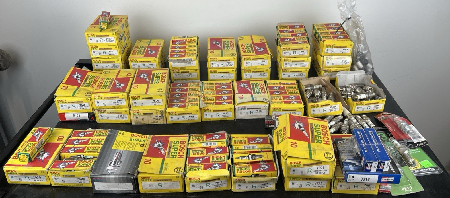 NOS LOT 400  Bosch Spark plugs Gm 7520 7504 7505 F6DTC Champion engine 7500 car