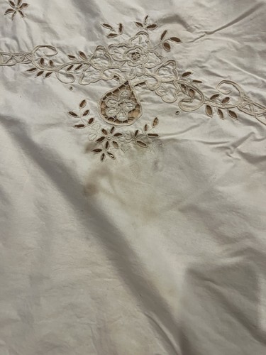 🔥RARE Vtg 6ft x 8ft Embroidered Tablecloth Ivory🔥 - Picture 2 of 10