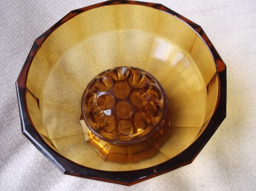 VINTAGE ART DECO LARGE DEEP AMBER HEAVY PEDESTAL DISH & VASELINE 19 HOLE FROG - Picture 2 of 10