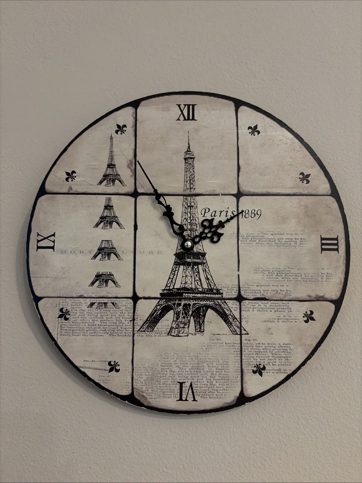 Eiffel Tower, Paris 1889 Horloges Tour Eiffel Construc 11” Clock