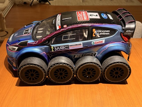 Traxxas Fiesta Rally 1/10 ¡¡¡CUERPO SÚPER RARO con neumáticos Drift!!! (Sin receptor) - Imagen 6 de 20