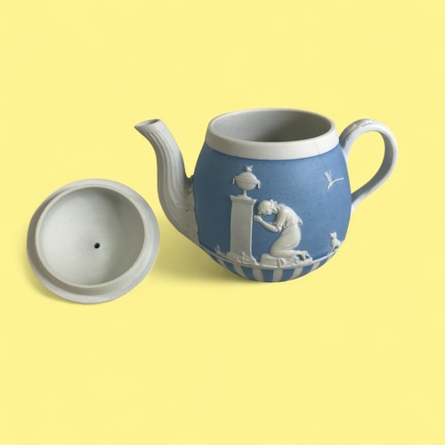Small 18th Century Wedgwood Blue Jasperware Teapot - Picture 4 of 11