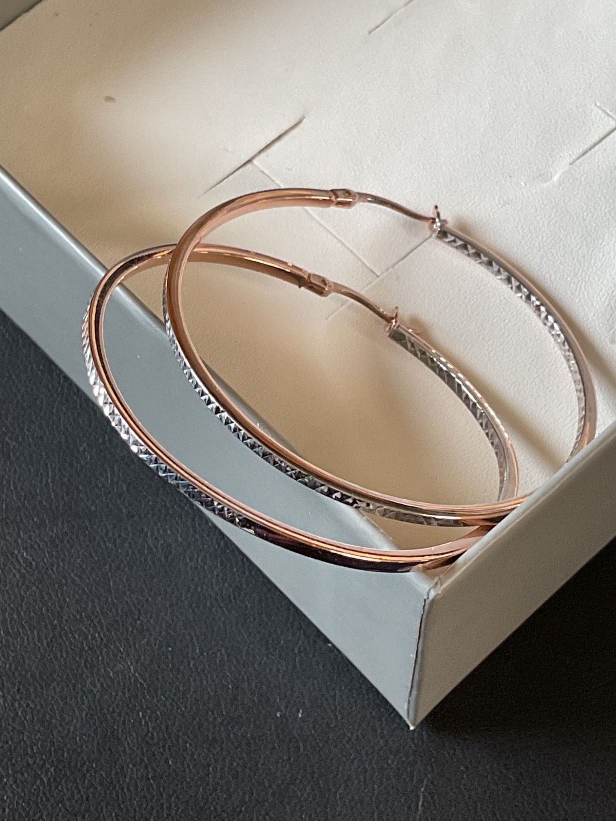 Créoles bicolores 4 cm en or 9 carats grandes boucles d'oreilles or rose et or blanc