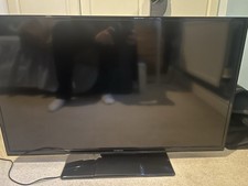 Hitachi 42” LCD TV in full working order with remote Control
