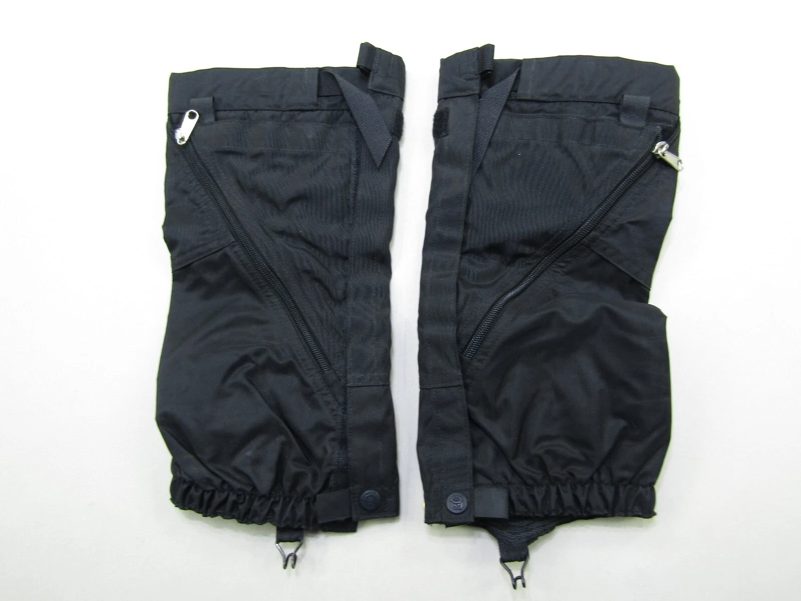 mountain-hardwear gaiters nylon hiking protection logo 