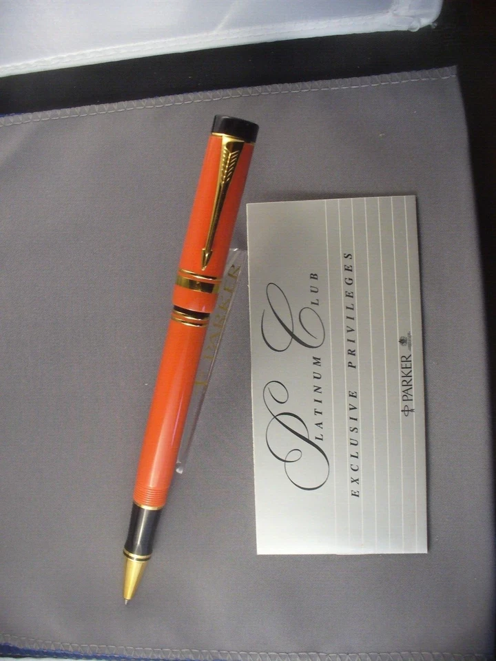 Bolígrafo Parker Duofold borde naranja y dorado nuevo en caja de madera de cerezo Foto 2 de 4