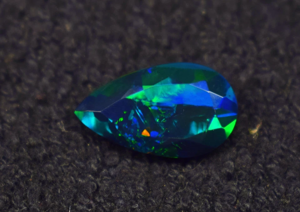 5.5 CT Fire Black Smoked Ethiopian Opal Pear Faceted Gemstone 17.5X10.3X7.7 mm - Image 2 of 4