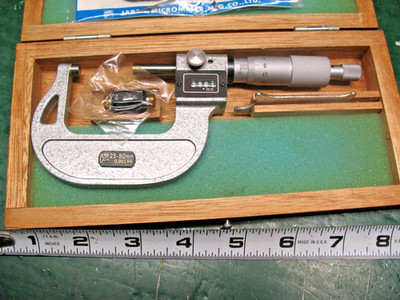 VINTAGE   NSK DIGITAL MICROMETER  25- 50 mm 0.001 YUAN  02 M  COMPLETE WITH CASE