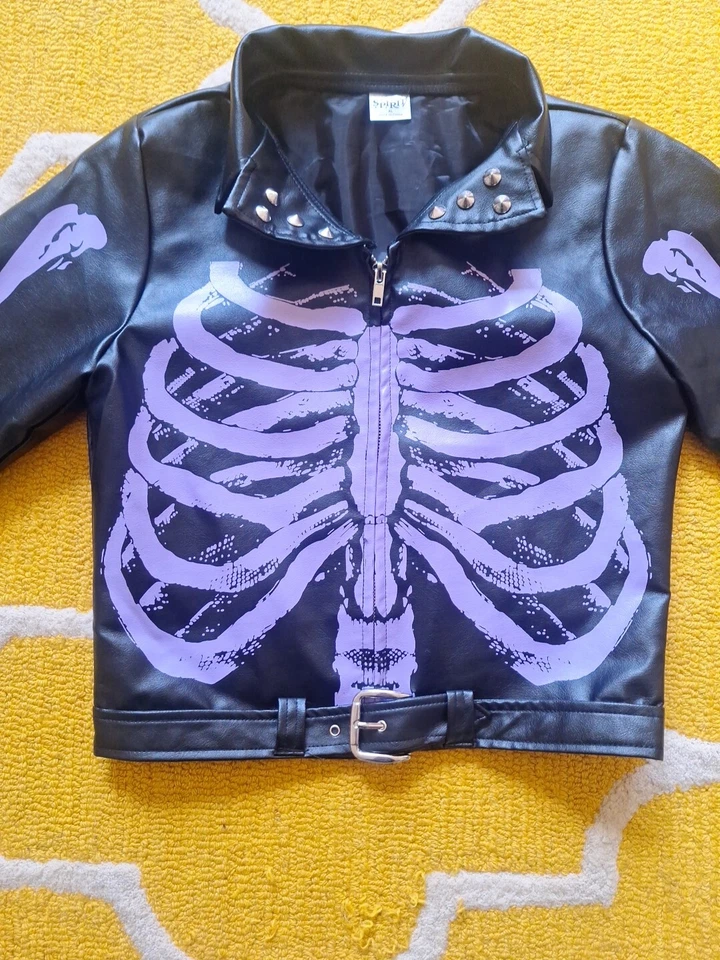 Spirit Halloween XL Niña Rebelde Esqueleto Imitación Cuero Chaqueta Y Bolso Caramelo Foto 2 de 4