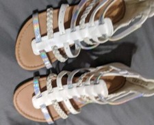 Wonder Nation Girls White Braided Strappy Flats Sandals Shoes Size 3 Zip closure