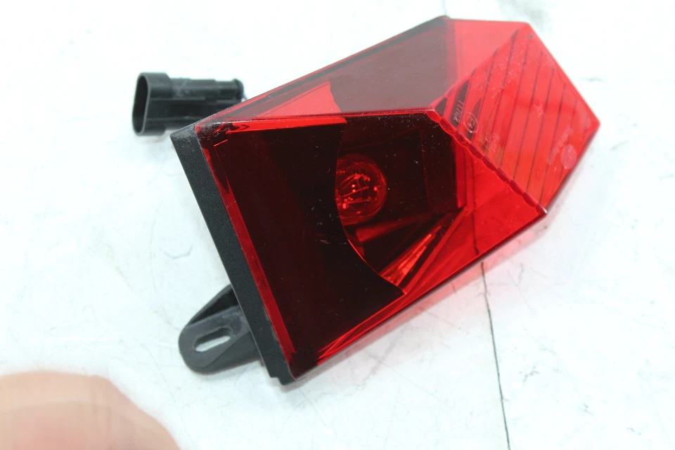 Luz trasera derecha Ski-doo Grand Touring 1200 SE 2013 4 Tec 515176849 Foto 2 de 4