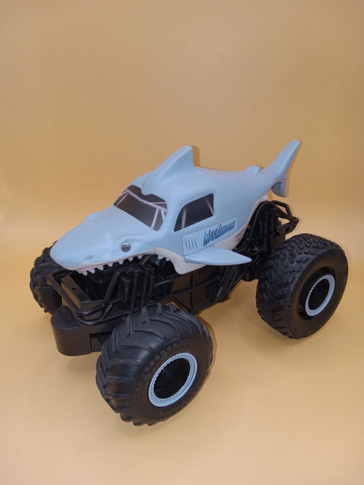 MONSTER JAM 🦈 MEGALODON 🦈 Remote Control Truck 8" *Backs Missing Works* - Image 4 of 4