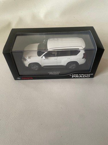 Toyota Land Cruiser Prado 150 Late Model 1/30 Scale Super White II Model Car - Picture 2 of 10