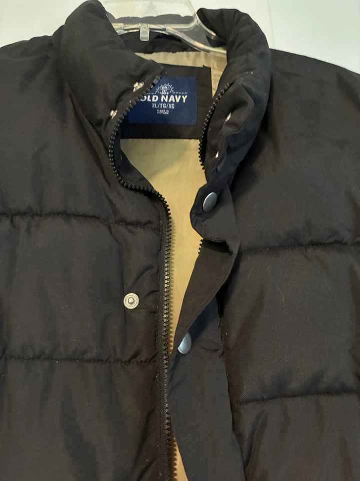 Old Navy Puffer Vest Mens Size XL Black Snap Zip Excellent Condition  - Image 2 of 4