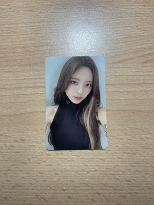 Yuna Itzy Mini Album Cheshire Standard Edition Photocard A