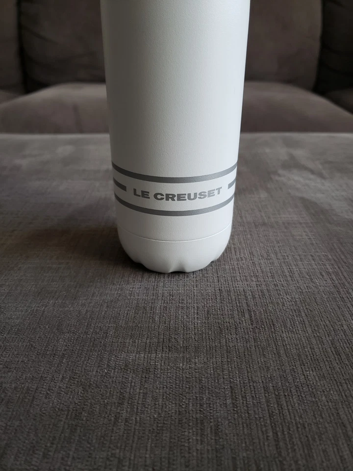 Botella de hidratación de acero inoxidable Le Creuset, 16 OZ, blanco mate - ¡MUY LIMPIA! Foto 3 de 4