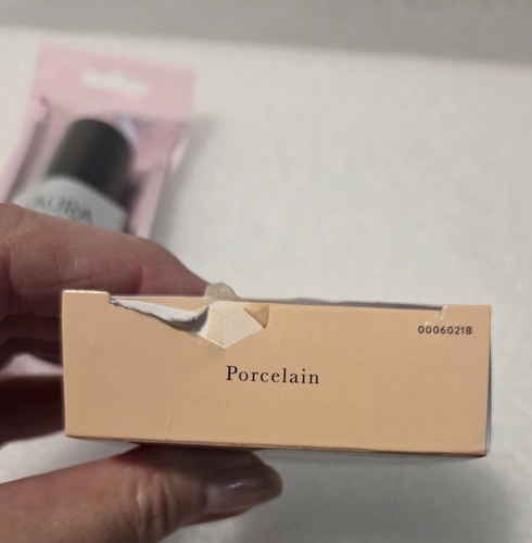 LAURA GELLER Better Together Makeup Brush for Powders and Foundation Porcelain - Picture 5 of 10